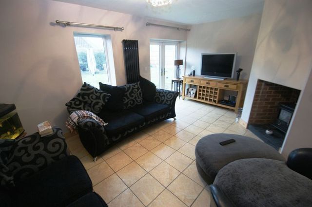  Image of 4 bedroom Detached house to rent in Scalford Drive Nottingham NG8 at Scalford Drive Wollaton Nottingham, NG8 1EE