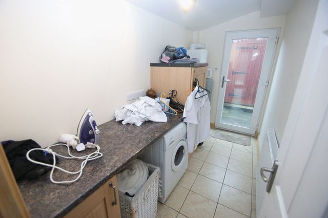  Image of 4 bedroom Detached house to rent in Scalford Drive Nottingham NG8 at Scalford Drive Wollaton Nottingham, NG8 1EE