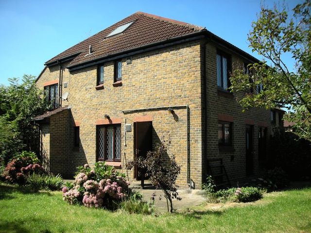  Image of 7 bedroom Property to rent in School Lane Egham TW20 at School Lane  Egham, TW20 9LQ