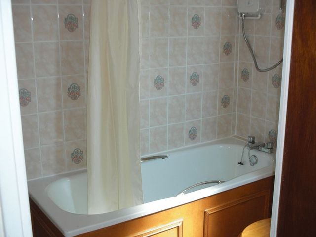  Image of 7 bedroom Property to rent in School Lane Egham TW20 at School Lane  Egham, TW20 9LQ