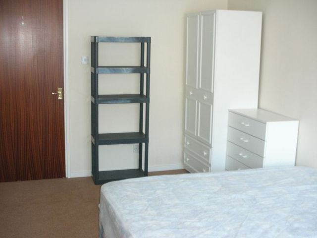  Image of 7 bedroom Property to rent in School Lane Egham TW20 at School Lane  Egham, TW20 9LQ