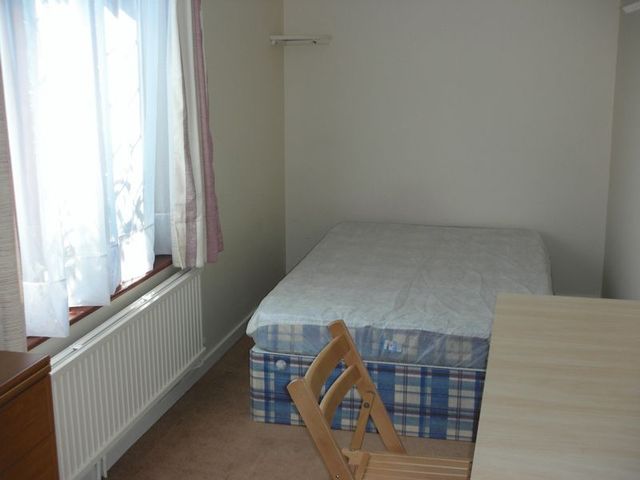  Image of 7 bedroom Property to rent in School Lane Egham TW20 at School Lane  Egham, TW20 9LQ