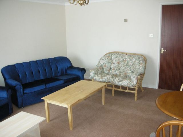  Image of 7 bedroom Property to rent in School Lane Egham TW20 at School Lane  Egham, TW20 9LQ