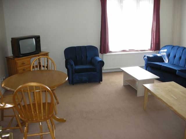  Image of 7 bedroom Property to rent in School Lane Egham TW20 at School Lane  Egham, TW20 9LQ