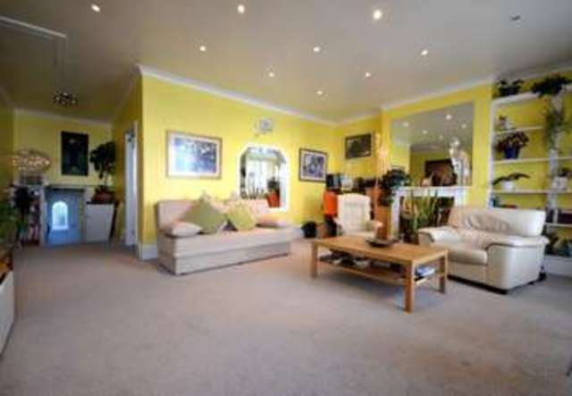  Image of 1 bedroom Flat for sale in Sea Lawn Terrace Dawlish EX7 at Sea Lawn Terrace  Langdon House, EX7 0AD