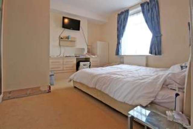  Image of 2 bedroom Flat for sale in Seabourne Road Southbourne Bournemouth BH5 at Seabourne Road Southbourne Bournemouth, BH5 2HL