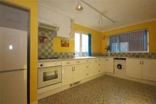  Image of 2 bedroom Flat to rent in Pelham Road Seaford BN25 at Seaford, BN25 1EH