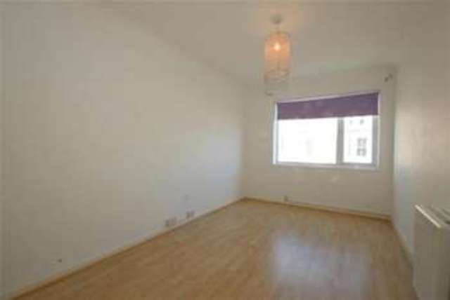  Image of 2 bedroom Flat to rent in Pelham Road Seaford BN25 at Seaford, BN25 1EH