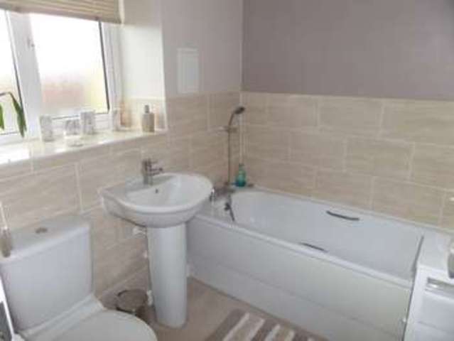  Image of 4 bedroom Town House for sale in Selkirk Drive Stantonbury Milton Keynes MK14 at Milton Keynes, MK14 6FF