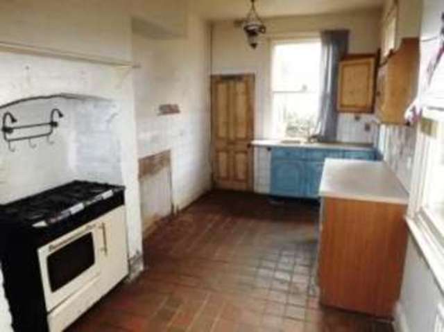 Image of 4 bedroom Terraced house for sale in Shadyside Balby Doncaster DN4 at Hexthorpe Doncaster Warmsworth, DN4 0DH
