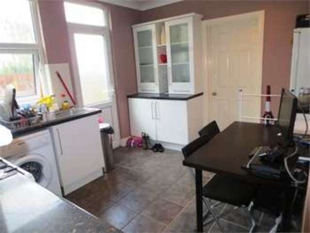  Image of 2 bedroom Apartment for sale in Shakespeare Drive Westcliff-on-Sea SS0 at Shakespear Drive Southend on sea Prittlewell, SS0 9AB