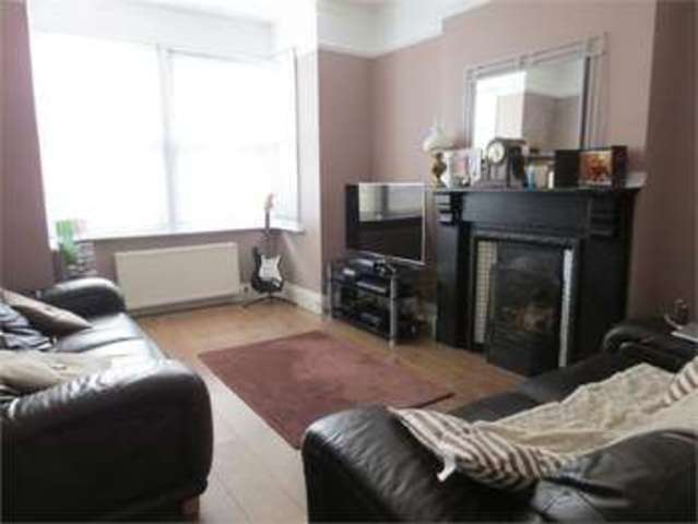  Image of 2 bedroom Apartment for sale in Shakespeare Drive Westcliff-on-Sea SS0 at Shakespear Drive Southend on sea Prittlewell, SS0 9AB