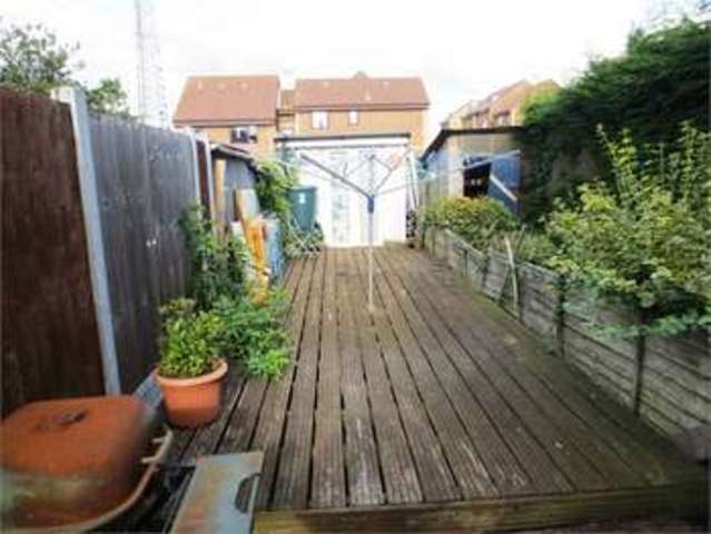  Image of 2 bedroom Apartment for sale in Shakespeare Drive Westcliff-on-Sea SS0 at Shakespear Drive Southend on sea Prittlewell, SS0 9AB