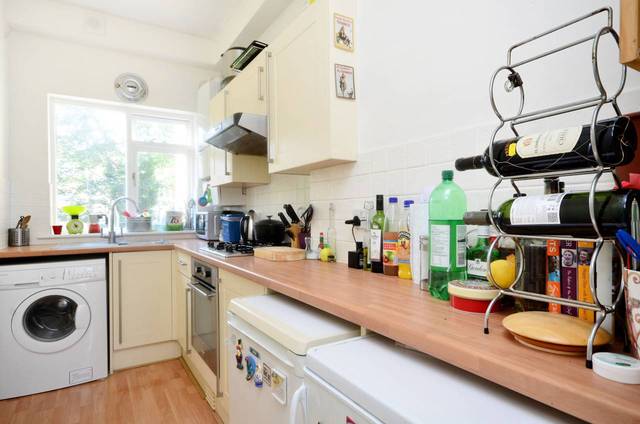  Image of 2 bedroom Flat to rent in Shakspeare Walk London N16 at Shakspeare Walk  Hackney, N16 8TA