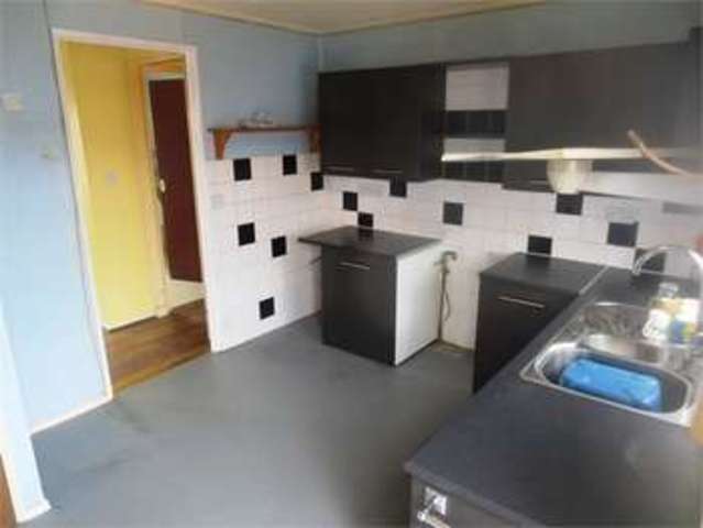 Image of 2 bedroom Detached house for sale in Shangrila West Caravan Park Kingsmans Farm Road Hullbridge Hockley SS5 at Shangrila Kingsmans farm road Hullbridge, SS5 6QE