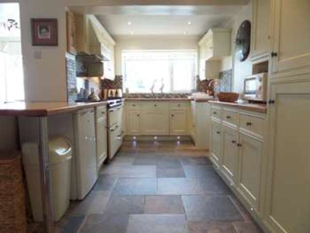  Image of 3 bedroom Semi-Detached house for sale in Shelley Close Newport Pagnell MK16 at Newport Pagnell, MK16 8JB