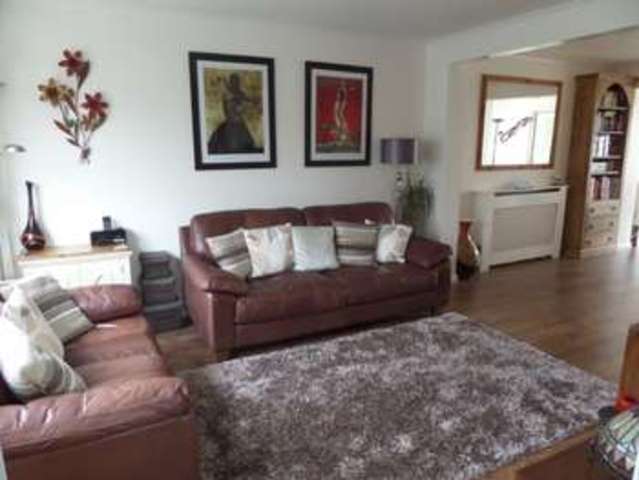  Image of 3 bedroom Semi-Detached house for sale in Shelley Close Newport Pagnell MK16 at Newport Pagnell, MK16 8JB