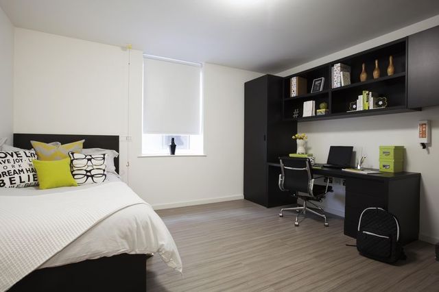  Image of 1 bedroom Flat to rent in Shepherds Bush Road London W6 at Shepherds Bush Road Hammersmith Hammersmith, W6 7NL