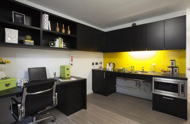  Image of 1 bedroom Flat to rent in Shepherds Bush Road London W6 at Shepherds Bush Road Hammersmith Hammersmith, W6 7NL