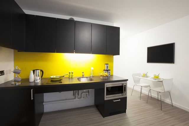  Image of 1 bedroom Flat to rent in Shepherds Bush Road London W6 at Shepherds Bush Road Hammersmith Hammersmith, W6 7NL