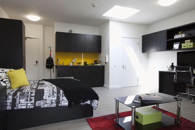  Image of 1 bedroom Flat to rent in Shepherds Bush Road London W6 at Shepherds Bush Road Hammersmith Hammersmith, W6 7NL
