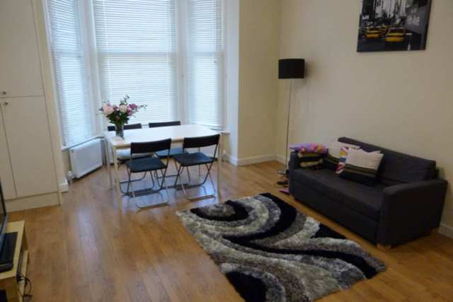  Image of 2 bedroom Flat to rent in Shepherds Bush Road London W6 at Shepherds Bush Road  London, W6 7LX