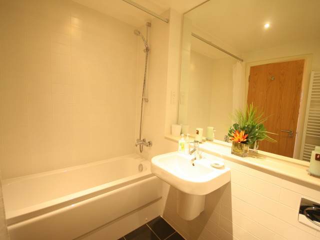  Image of 2 bedroom Flat to rent in Sheriff Brae Edinburgh EH6 at Leith Edinburgh Edinburgh, EH6 6EQ