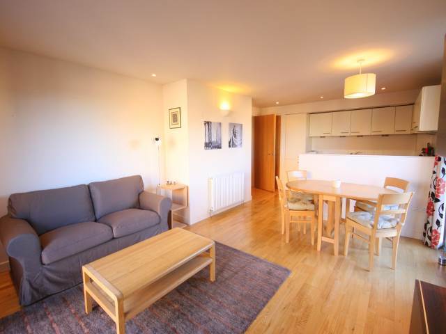  Image of 2 bedroom Flat to rent in Sheriff Brae Edinburgh EH6 at Leith Edinburgh Edinburgh, EH6 6EQ