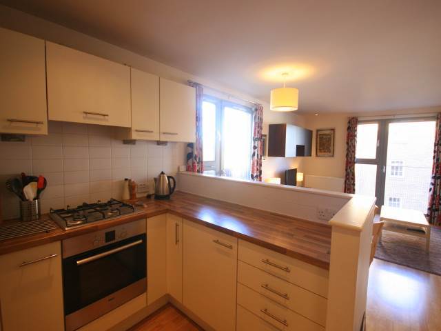  Image of 2 bedroom Flat to rent in Sheriff Brae Edinburgh EH6 at Leith Edinburgh Edinburgh, EH6 6EQ