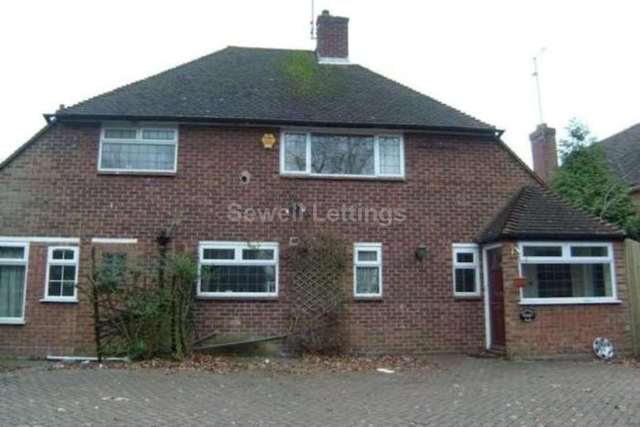  Image of 6 bedroom Detached house to rent in Shinfield Road Reading RG2 at Shinfield Road  Reading, RG2 7BW