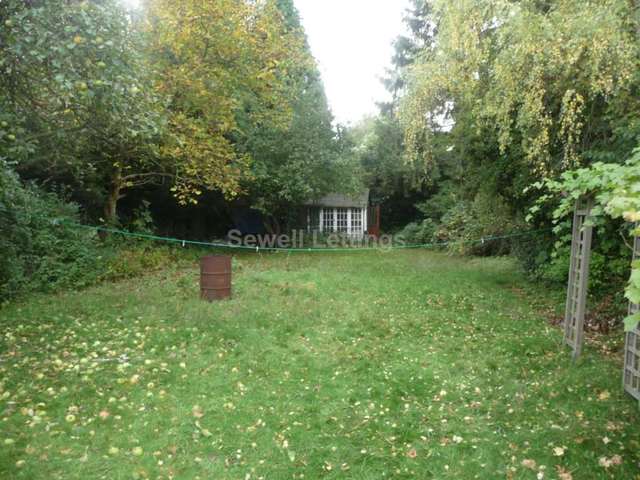  Image of 6 bedroom Detached house to rent in Shinfield Road Reading RG2 at Shinfield Road  Reading, RG2 7BW