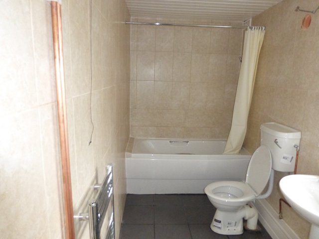  Image of 3 bedroom Semi-Detached house to rent in Shirley Road Hall Green Birmingham B28 at SHIRLEY ROAD  BIRMINGHAM, B28 9JZ