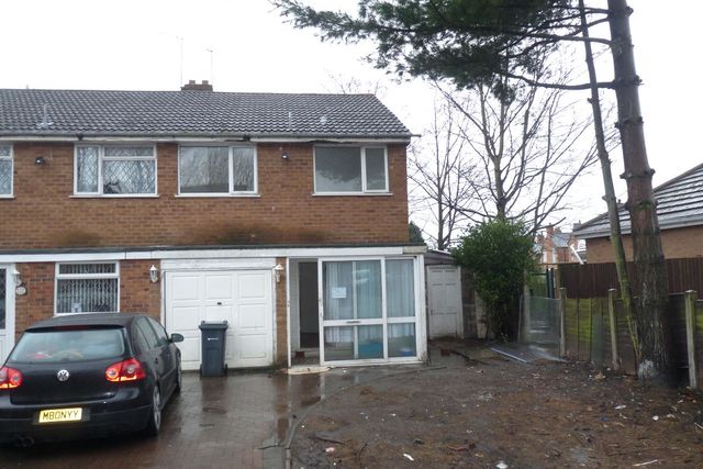  Image of 3 bedroom Terraced house to rent in Showell Green Lane Sparkhill Birmingham B11 at Showell Green Lane  Birmingham, B11 4HN