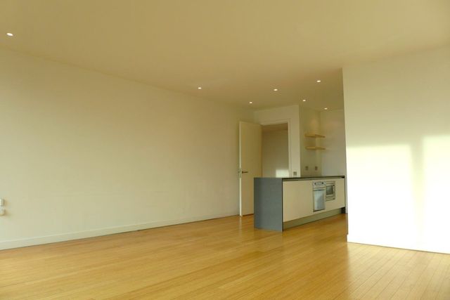  Image of 2 bedroom Flat to rent in Simpson Loan Edinburgh EH3 at Meadows Edinburgh Edinburgh, EH3 9GE