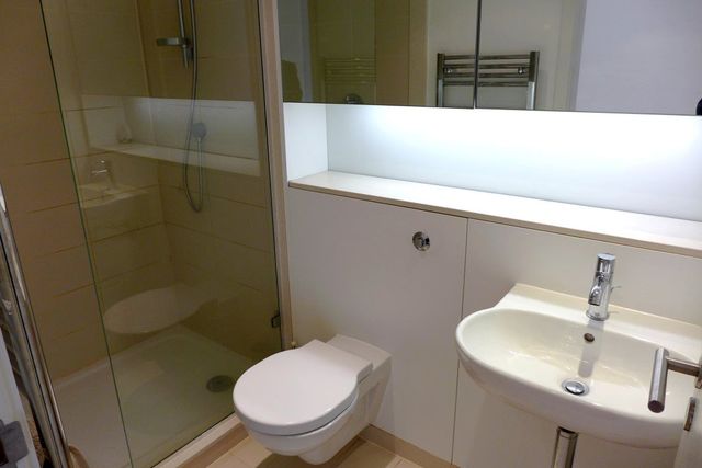  Image of 2 bedroom Flat to rent in Simpson Loan Edinburgh EH3 at Meadows Edinburgh Edinburgh, EH3 9GE