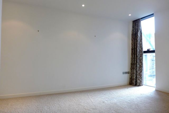  Image of 2 bedroom Flat to rent in Simpson Loan Edinburgh EH3 at Meadows Edinburgh Edinburgh, EH3 9GE