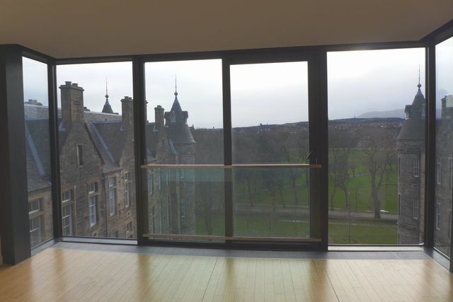  Image of 2 bedroom Flat to rent in Simpson Loan Edinburgh EH3 at Meadows Edinburgh Edinburgh, EH3 9GE