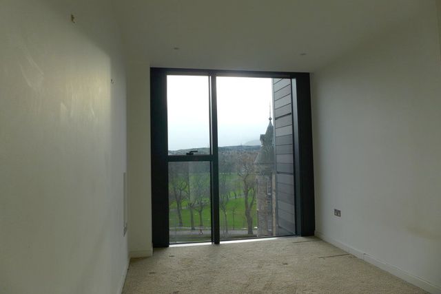  Image of 2 bedroom Flat to rent in Simpson Loan Edinburgh EH3 at Meadows Edinburgh Edinburgh, EH3 9GE