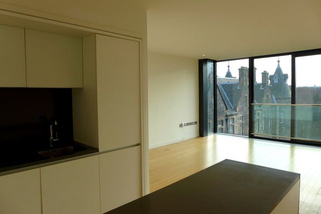  Image of 2 bedroom Flat to rent in Simpson Loan Edinburgh EH3 at Meadows Edinburgh Edinburgh, EH3 9GE