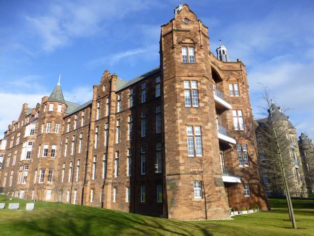  Image of 3 bedroom Flat to rent in Simpson Loan Edinburgh EH3 at Meadows Edinburgh Edinburgh, EH3 9GR