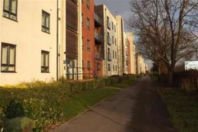  Image of 2 bedroom Flat to rent in Sinclair Drive Basingstoke RG21 at Basingstoke, RG21 6AE