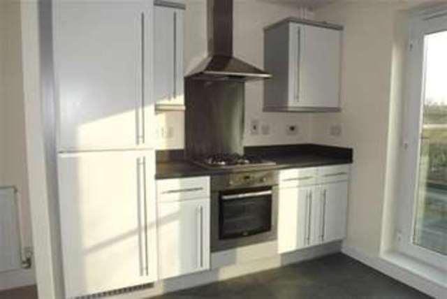  Image of 2 bedroom Flat to rent in Sinclair Drive Basingstoke RG21 at Basingstoke, RG21 6AE