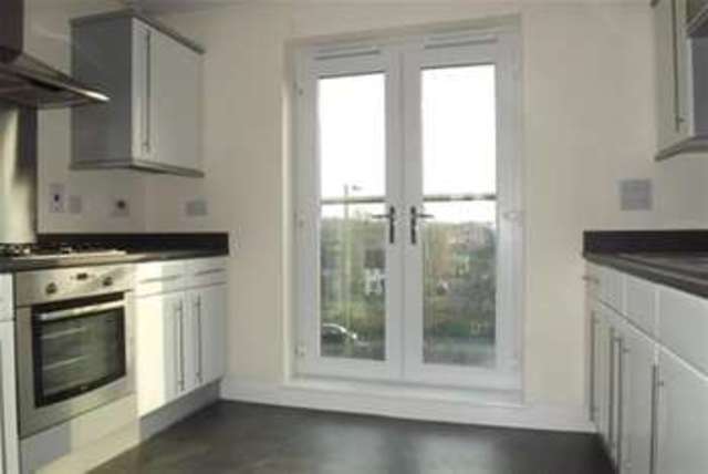  Image of 2 bedroom Flat to rent in Sinclair Drive Basingstoke RG21 at Basingstoke, RG21 6AE