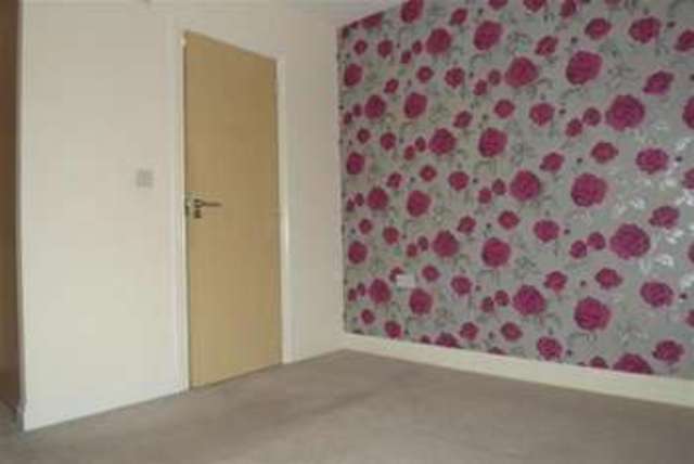  Image of 2 bedroom Flat to rent in Sinclair Drive Basingstoke RG21 at Basingstoke, RG21 6AE