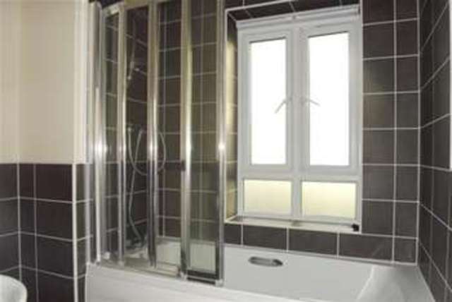  Image of 2 bedroom Flat to rent in Sinclair Drive Basingstoke RG21 at Basingstoke, RG21 6AE