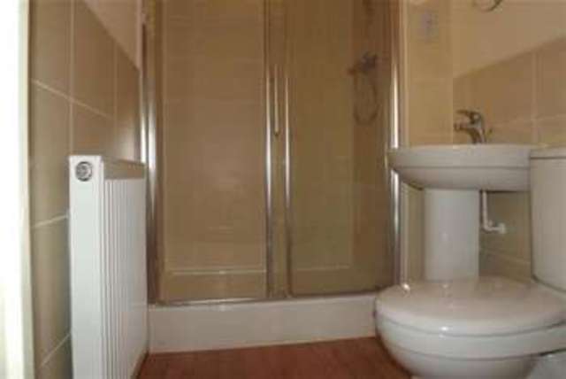  Image of 2 bedroom Flat to rent in Sinclair Drive Basingstoke RG21 at Basingstoke, RG21 6AE