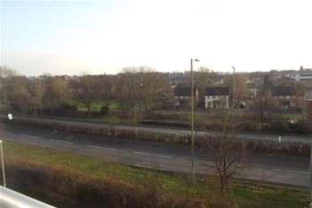  Image of 2 bedroom Flat to rent in Sinclair Drive Basingstoke RG21 at Basingstoke, RG21 6AE