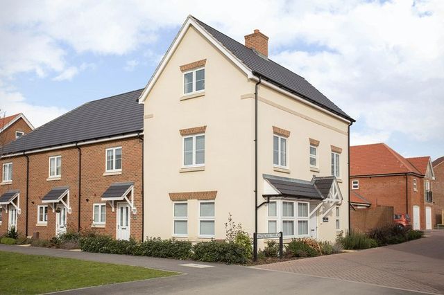  Image of 3 bedroom Terraced house for sale in Skylark Avenue Emsworth PO10 at Skylark Avenue  Emsworth, PO10 7GB