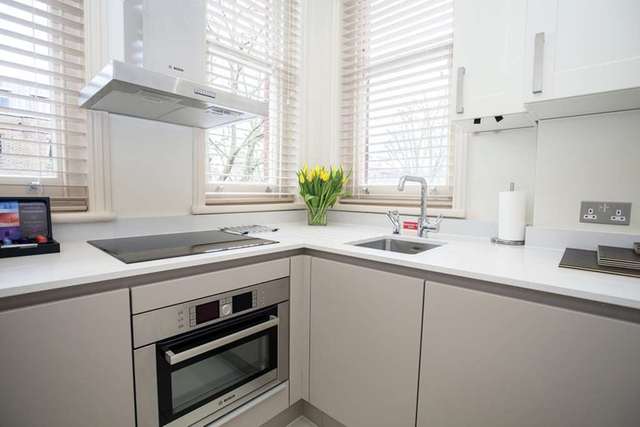  Image of Studio flat to rent in Sloane Gardens London SW1W at London  London, SW1W 8EB