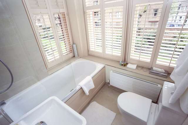  Image of Studio flat to rent in Sloane Gardens London SW1W at London  London, SW1W 8EB